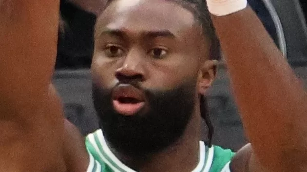 Jaylen Brown durante un partido con los Boston Celtics