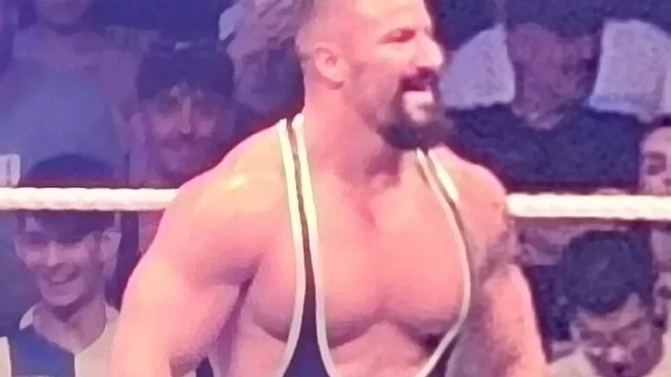 Bron Breakker sobre el ring durante una aparicion de WWE