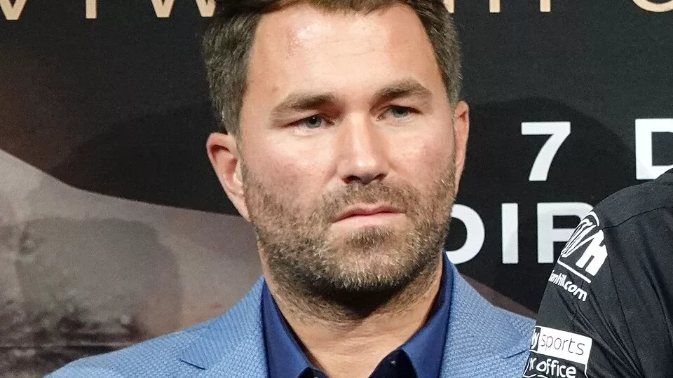 Eddie Hearn, promotor de boxeo de Matchroom Boxing, en una rueda de prensa