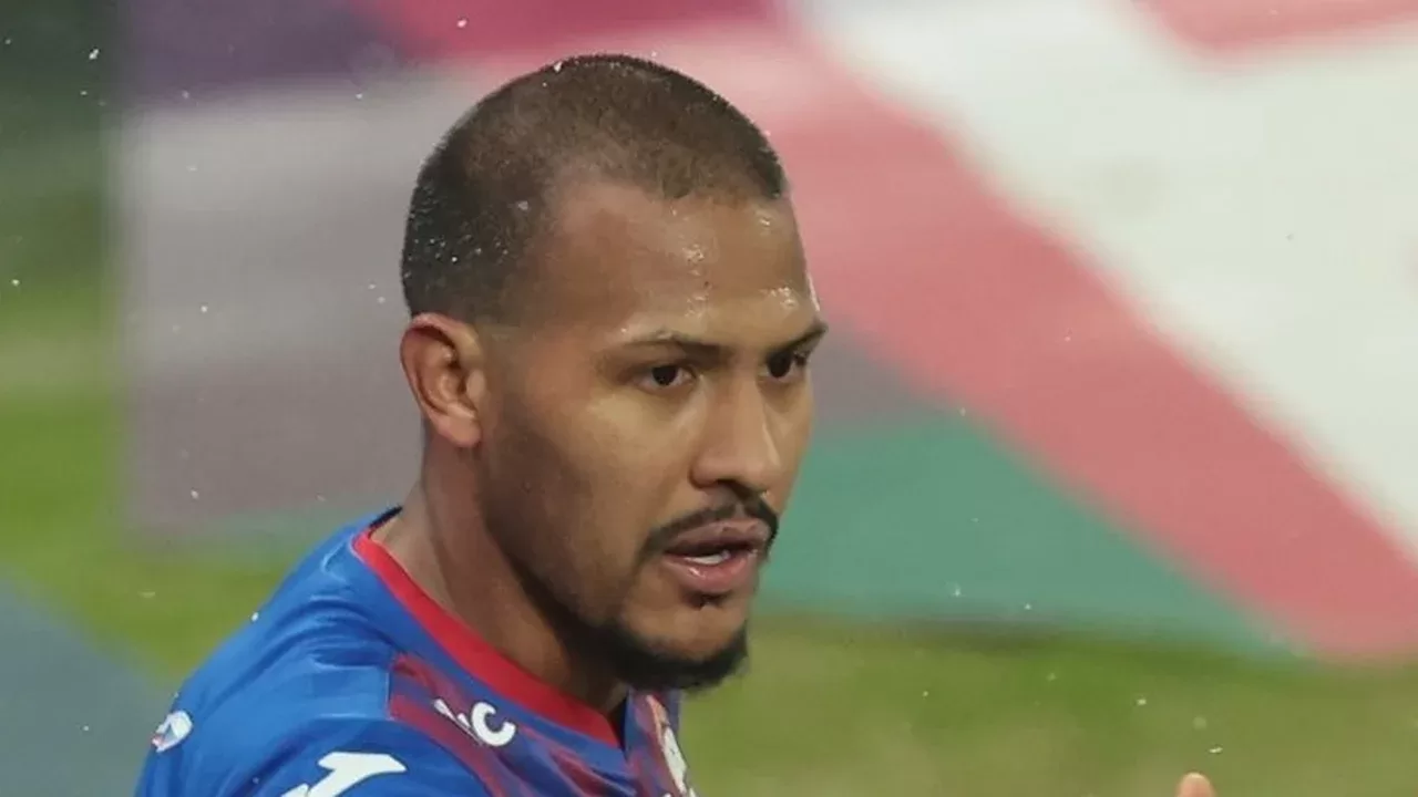 Salomón Rondón con la camiseta de Pachuca