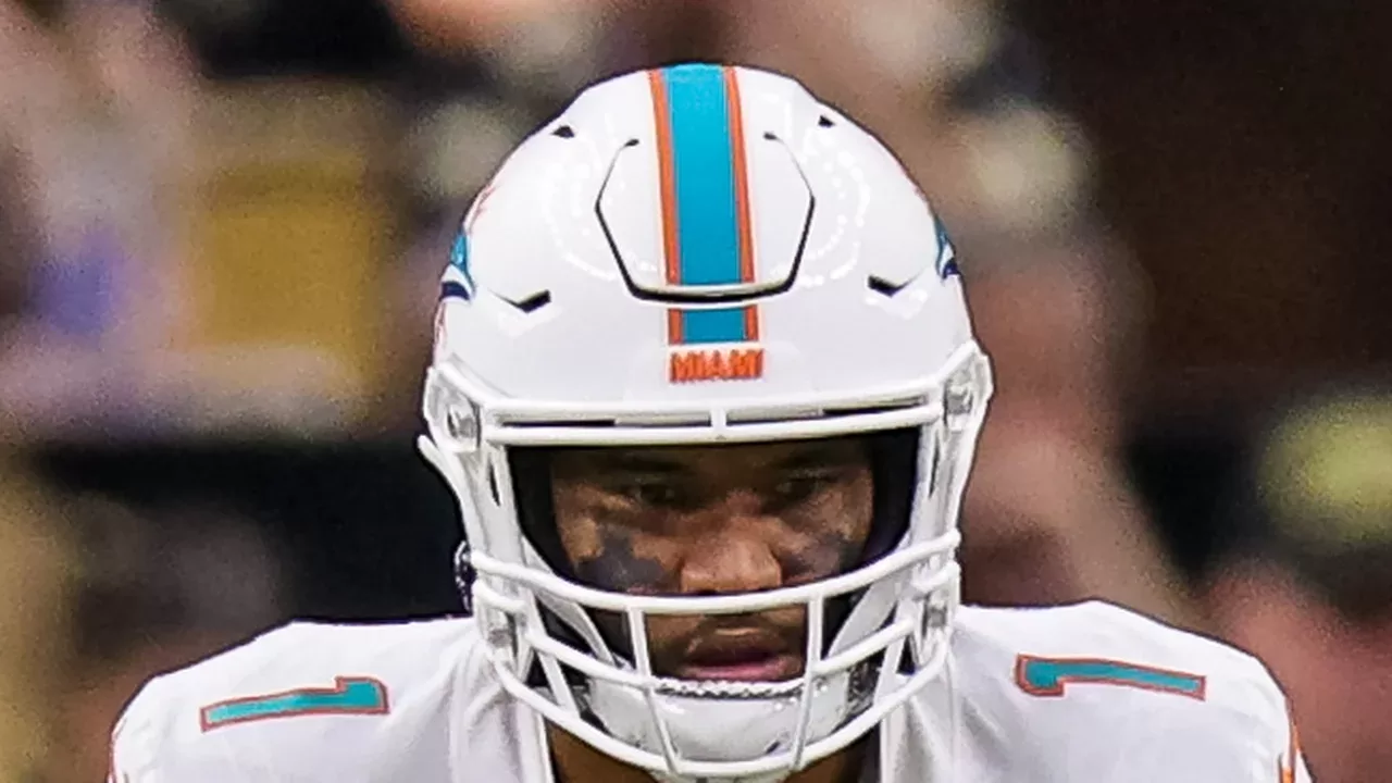 Tua Tagovailoa con el uniforme de Miami Dolphins en una foto de archivo