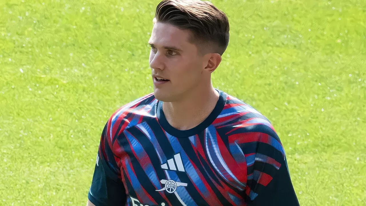 Viktor Gyokeres, delantero sueco del Arsenal, con la camiseta del club