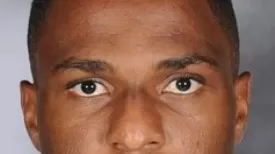 Raphael Akpejiori, boxeador peso completo noqueado por Vanhouter