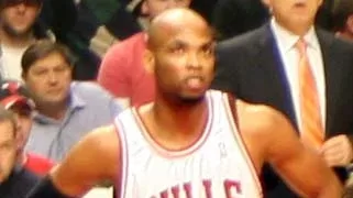Taj Gibson con la camiseta de los Chicago Bulls