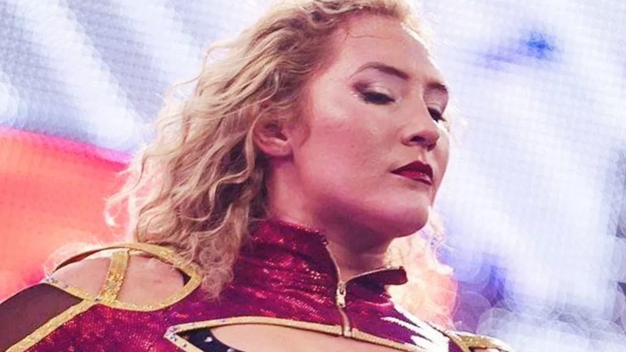 Nikkita Lyons, campeona femenina de WWE EVOLVE, quien tambien retuvo su titulo esa noche en Fort Pierce