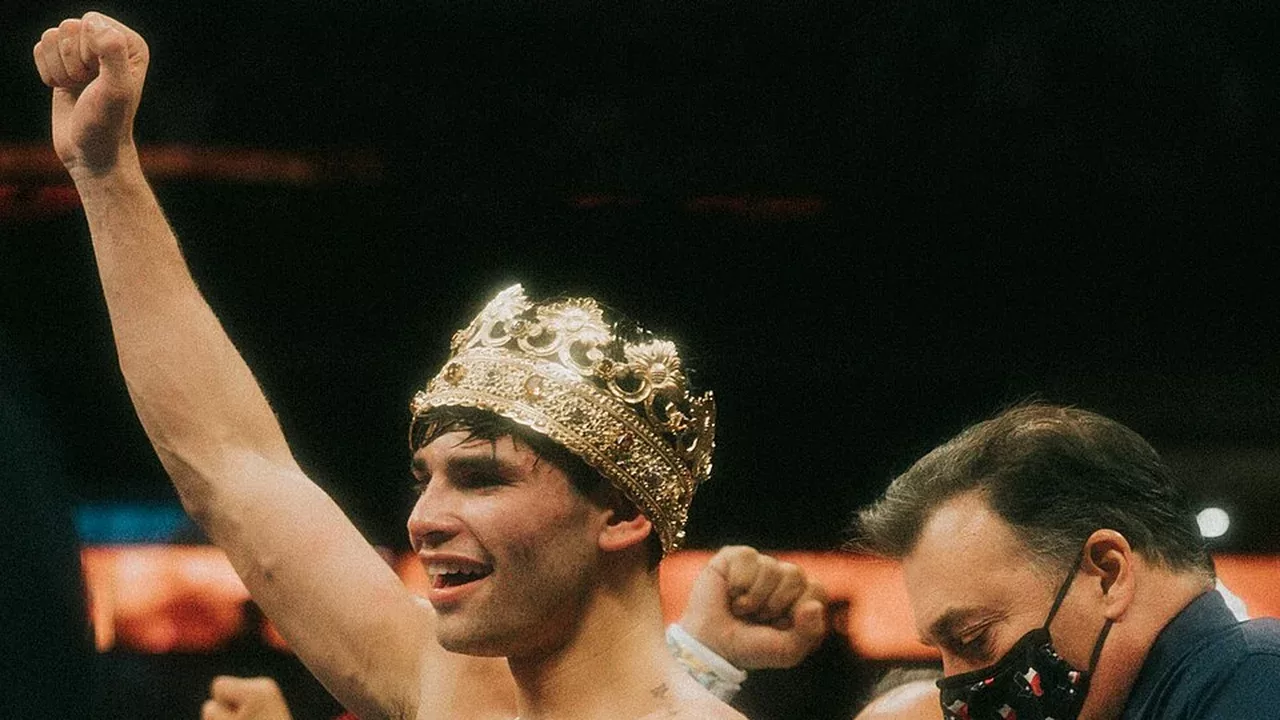 Ryan Garcia celebrando una victoria en el boxeo profesional