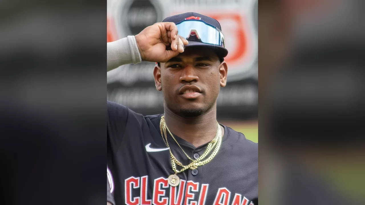 Angel Martinez, infielder de los Guardians de Cleveland