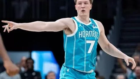 Kon Knueppel, escolta de los Charlotte Hornets