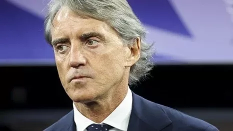 Roberto Mancini, seleccionador de Italia, en la banca durante un partido