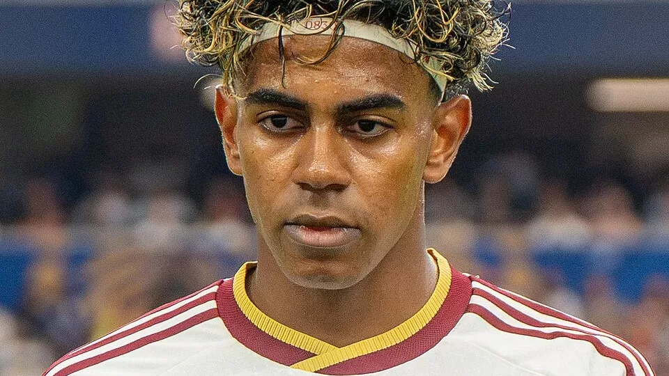Lamine Yamal, delantero de la seleccion espanola
