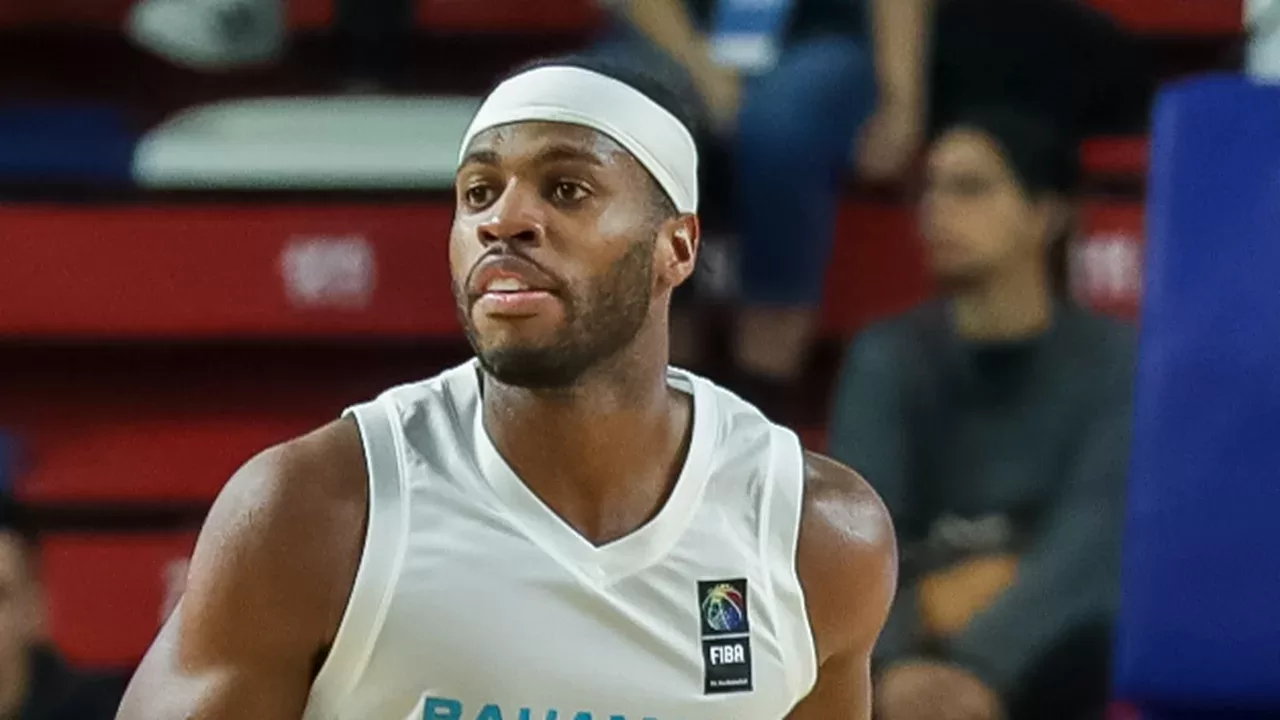 Buddy Hield jugando con la seleccion de Bahamas