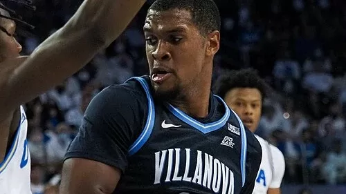 Eric Dixon, alero exVillanova, con la camiseta de Villanova Wildcats durante un partido universitario