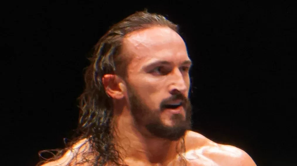 Neville (Benjamin Satterley), conocido tambien como Pac en AEW