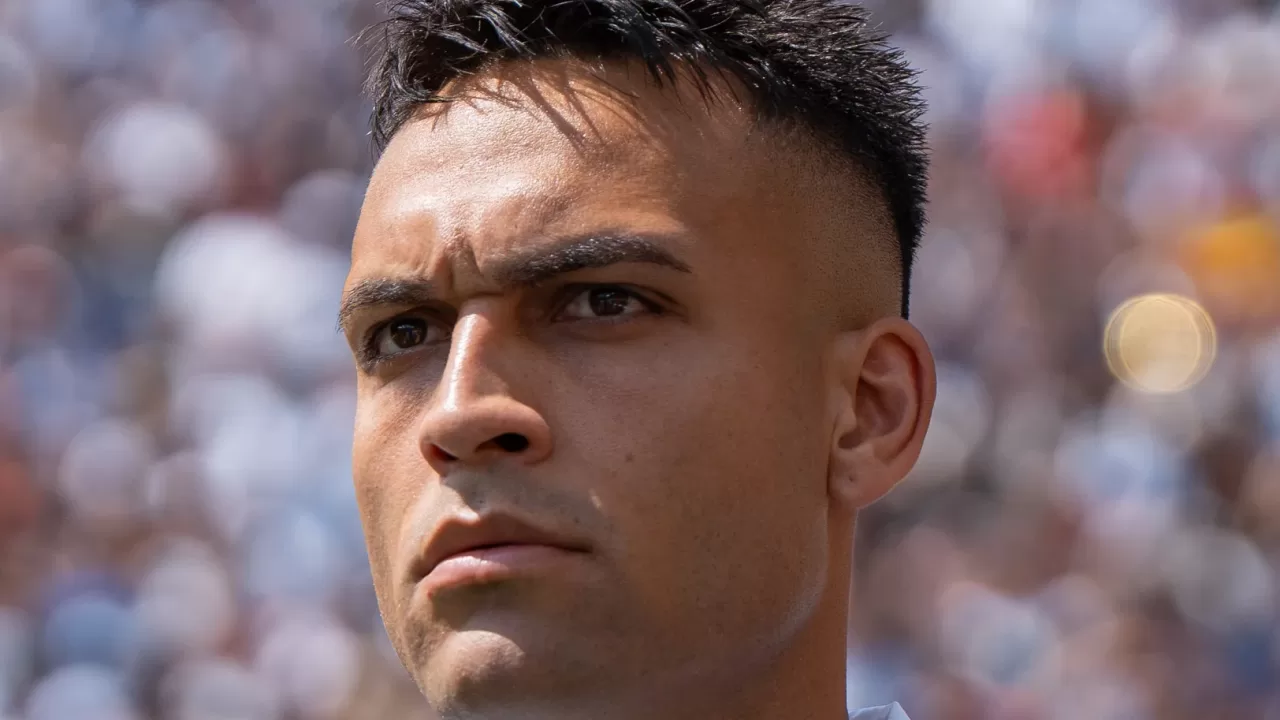 Lautaro Martinez con la camiseta de Argentina