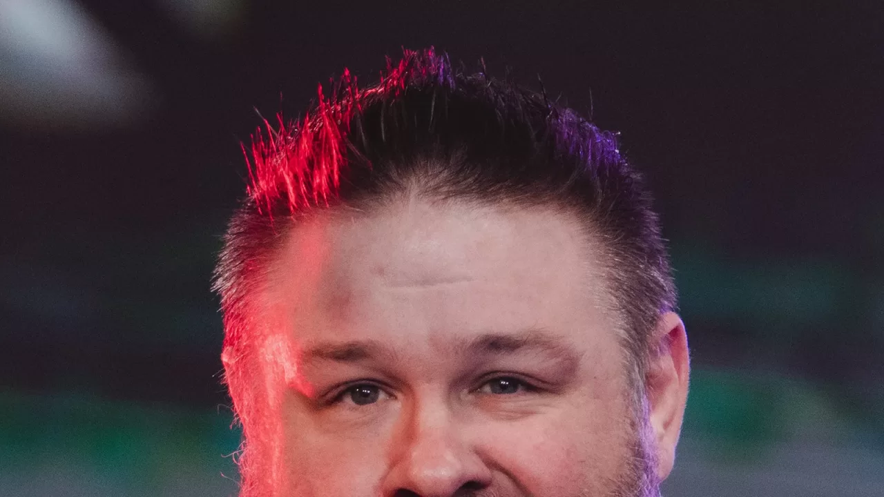 Kevin Owens, luchador canadiense de WWE, en una aparicion publica