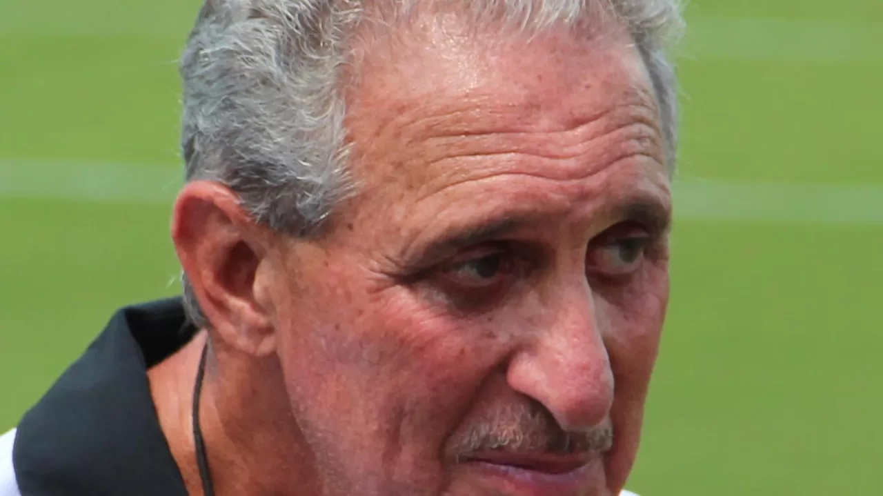 Arthur Blank, propietario de los Atlanta Falcons, equipo que confirmo la muerte de Jeff Van Note