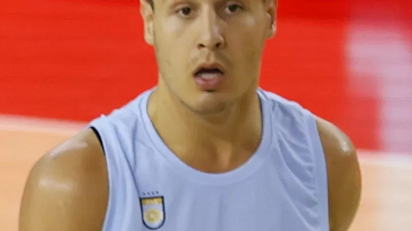 Francisco Caffaro, hermano de Agustin Caffaro, jugando para la seleccion argentina de baloncesto
