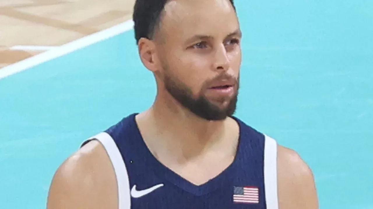 Stephen Curry, base de los Golden State Warriors, con la camiseta de la seleccion de Estados Unidos