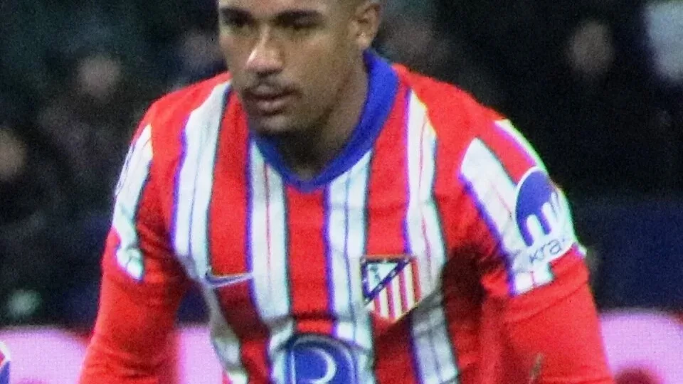 Samuel Lino, delantero brasileño, durante un partido de club