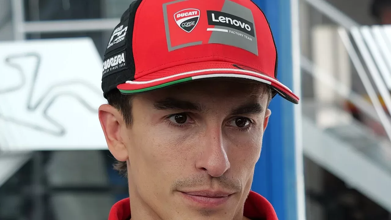 Marc Marquez con el uniforme de Ducati