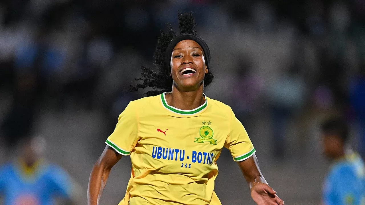 Ronnel Donnelly celebra un gol con Mamelodi Sundowns