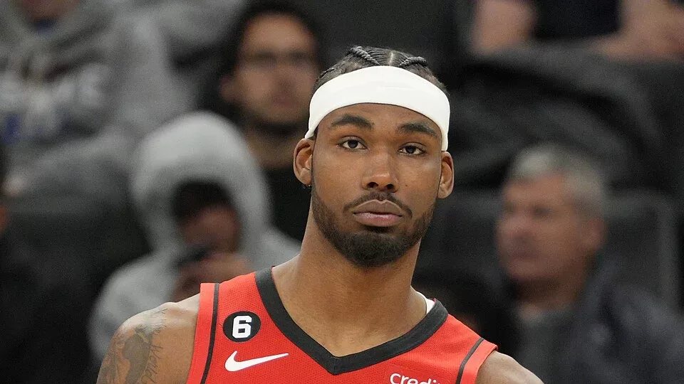 Tari Eason, ala-pivot de los Houston Rockets