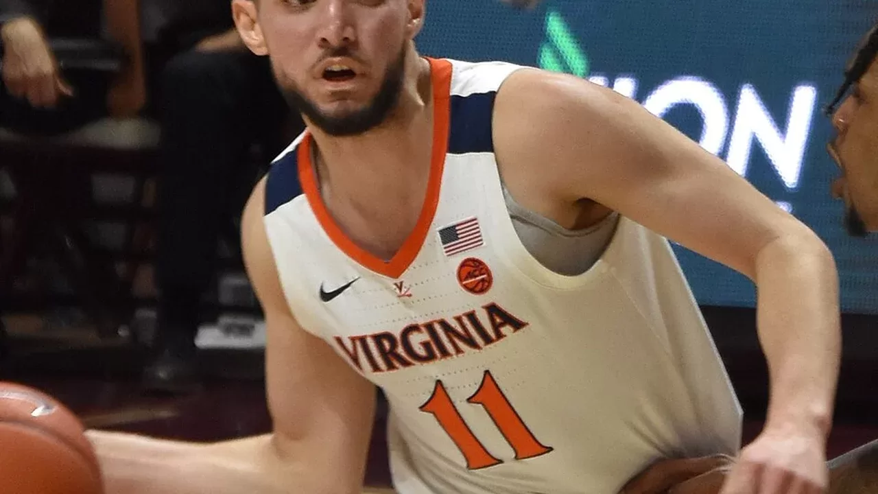 Ty Jerome, base de los Memphis Grizzlies, con el balón durante un partido
