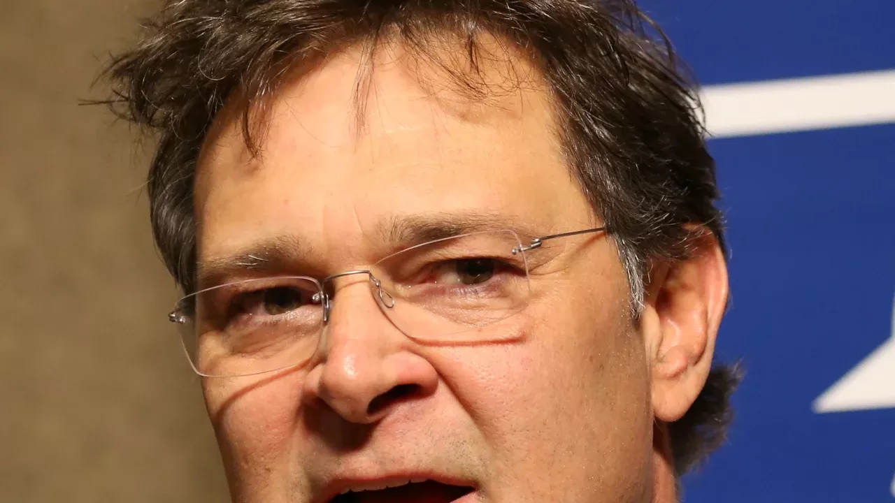 Don Mattingly durante una conferencia de prensa de Grandes Ligas