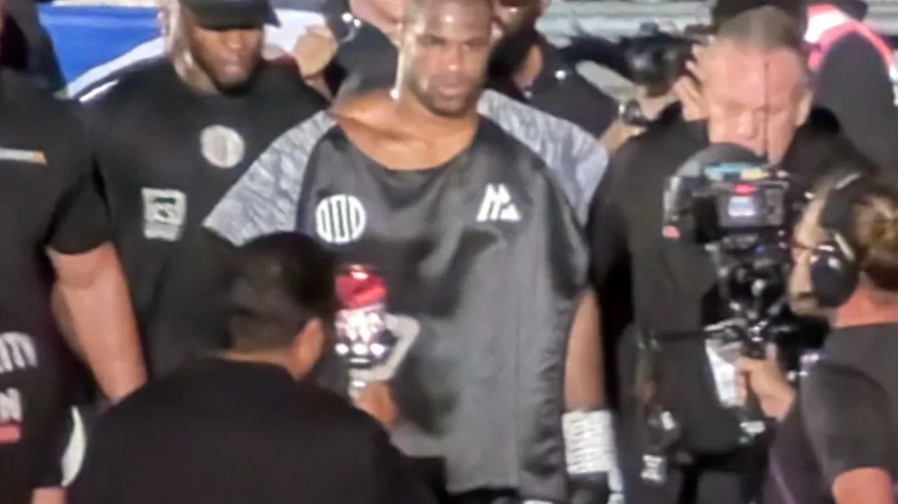 Daniel Dubois, campeon mundial de peso pesado OMB