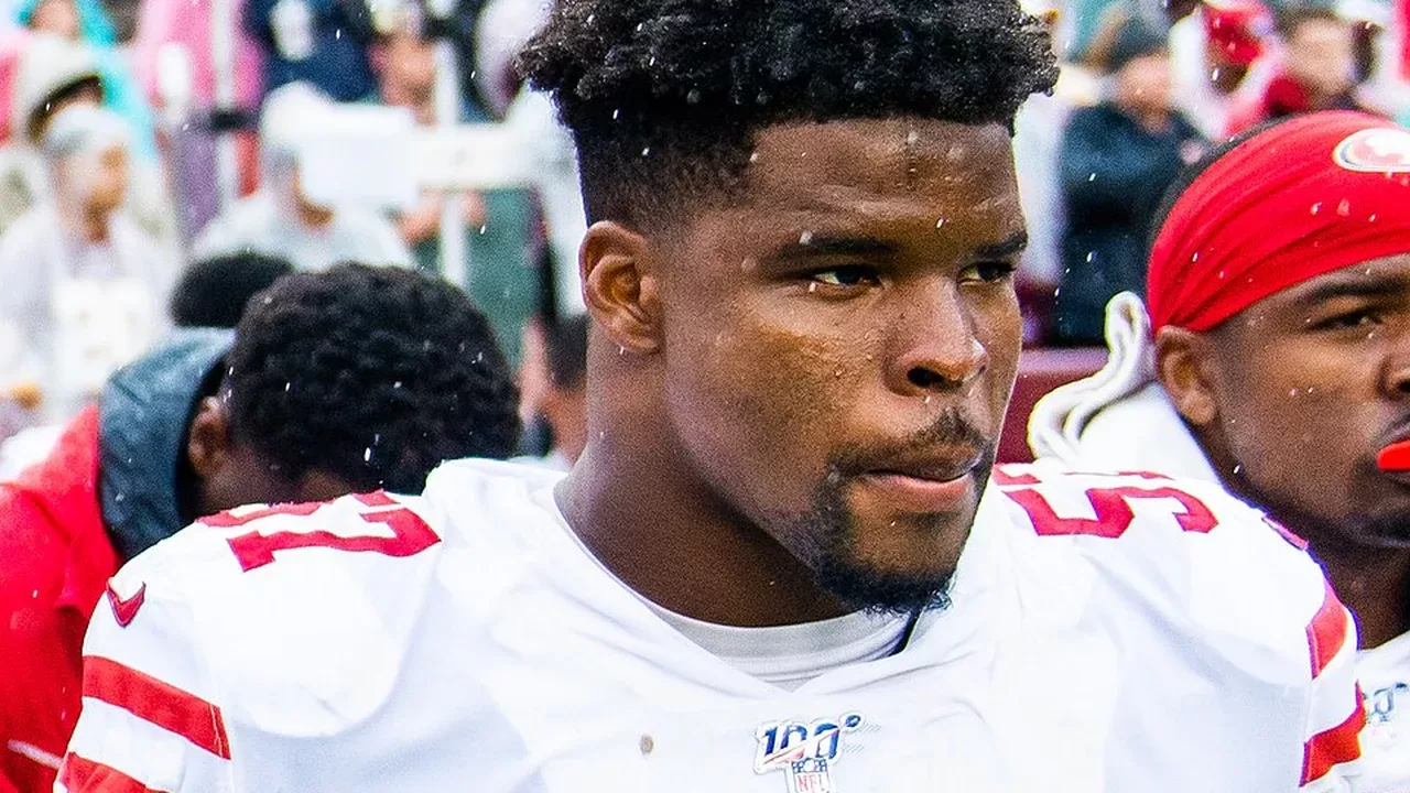 Dre Greenlaw, linebacker de los San Francisco 49ers