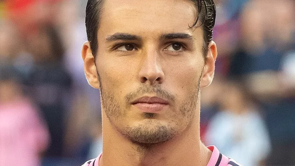 Federico Redondo, jugador que abrio el marcador del Elche de penal