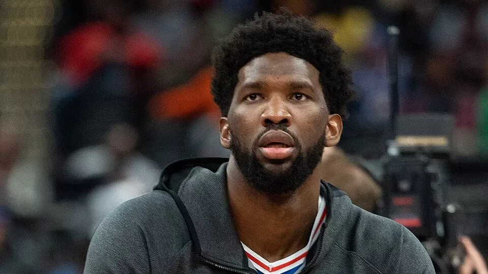 Joel Embiid durante un partido con los Philadelphia 76ers