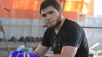 Nurullo Aliev, peleador de artes marciales mixtas