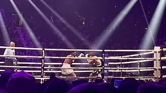 Frank Martin en el cuadrilatero durante una pelea de boxeo