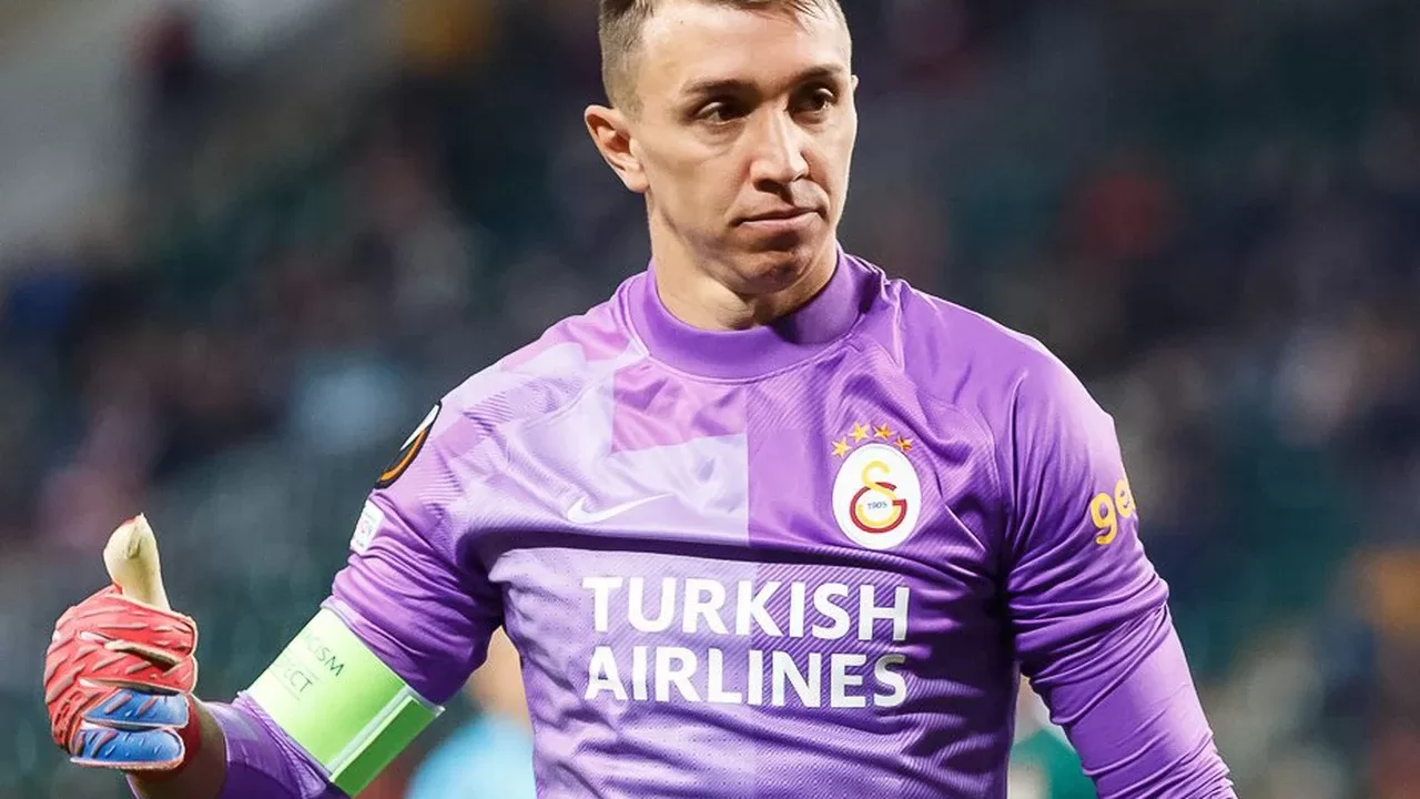 Fernando Muslera, arquero uruguayo clave en la clasificacion de Estudiantes de La Plata
