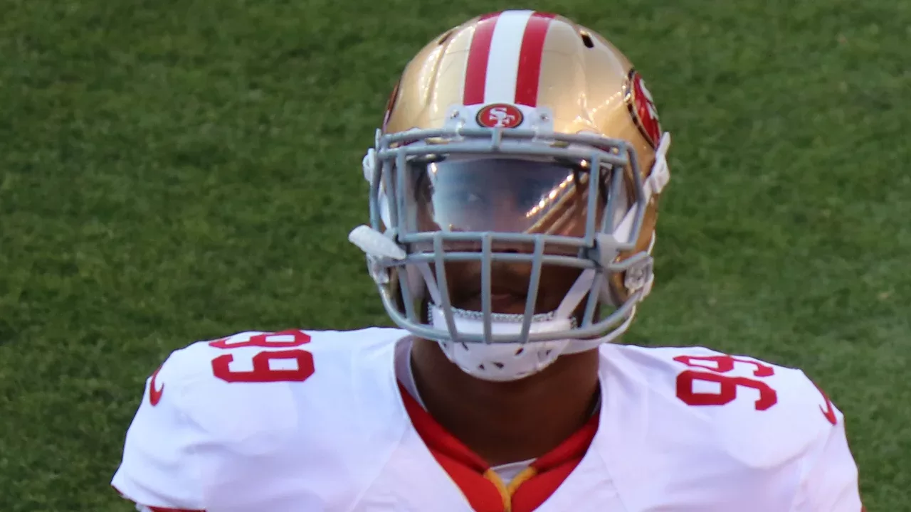 DeForest Buckner con el uniforme de los 49ers de San Francisco