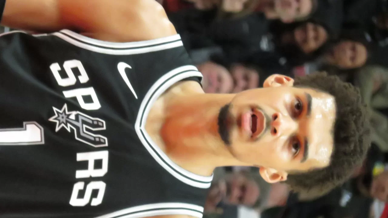 Victor Wembanyama jugando para los San Antonio Spurs