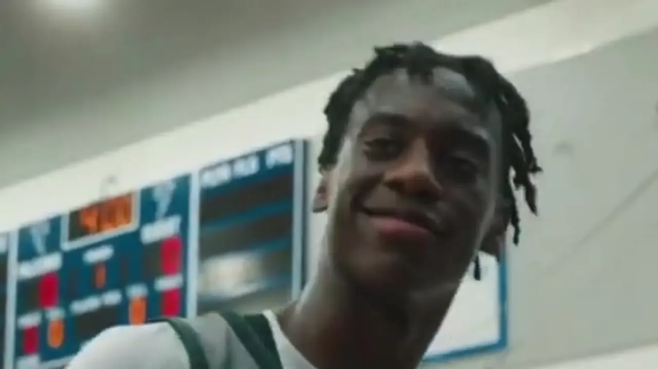 AJ Dybantsa durante un partido de baloncesto