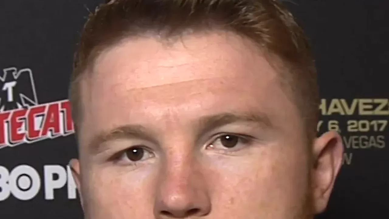 Saul Canelo Alvarez en una conferencia de prensa