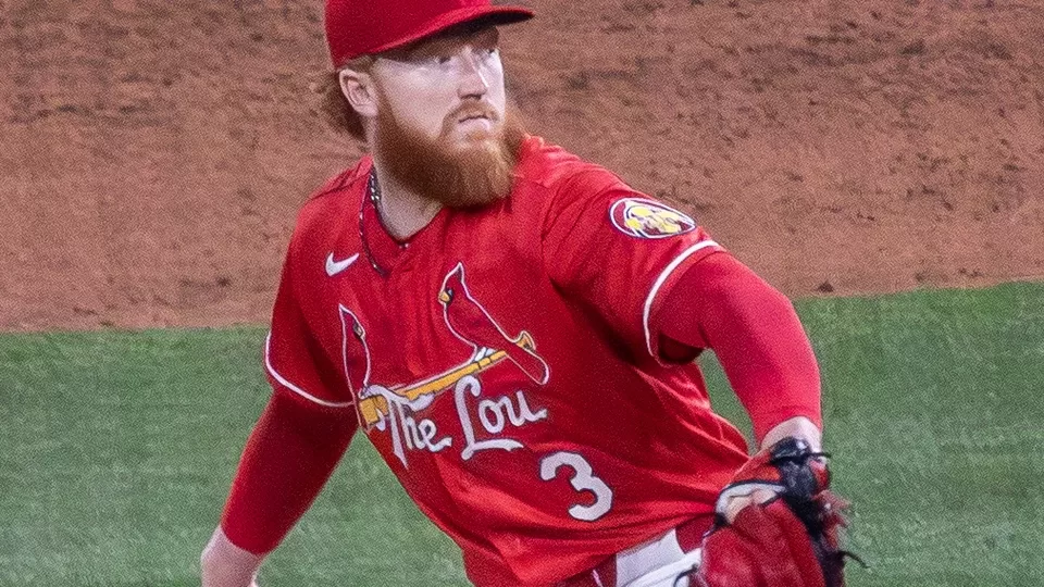 Dustin May, lanzador derecho de Grandes Ligas