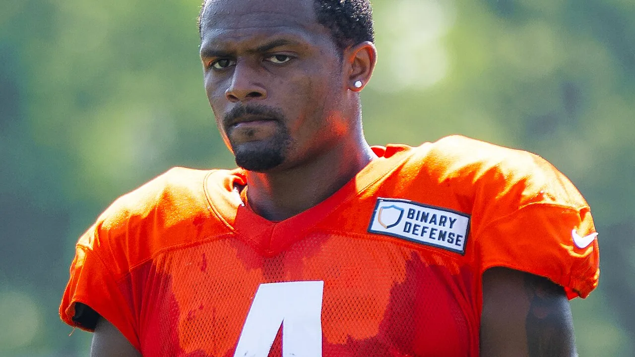 Deshaun Watson, quarterback de los Cleveland Browns, en un entrenamiento