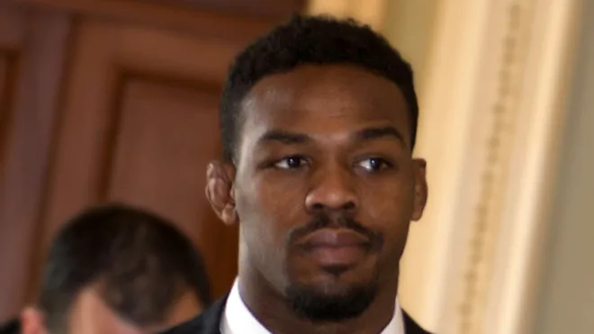 Jon Jones, expeso completo campeón de UFC